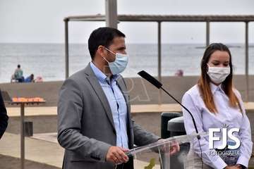Izado de la bandera azul en Melenara/TA.